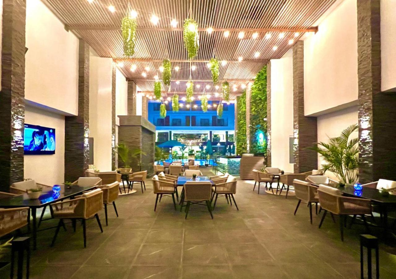 Sanctuary Sunlit Hurghada Haven With 4 Pools, Rooftop Sunsets & Gourmet Bites Steps Away Kültér fotó