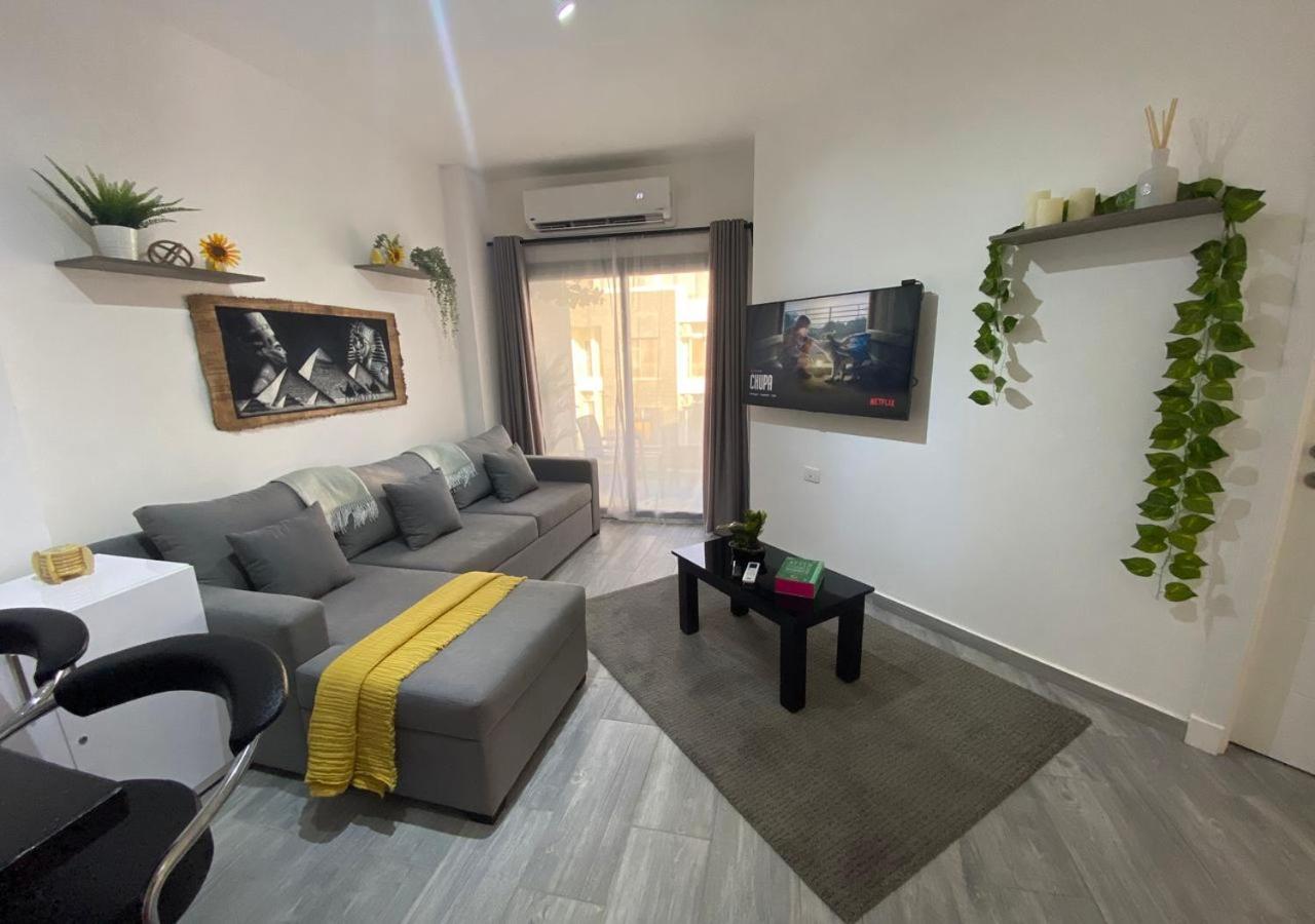 Sanctuary Sunlit Hurghada Haven With 4 Pools, Rooftop Sunsets & Gourmet Bites Steps Away Kültér fotó