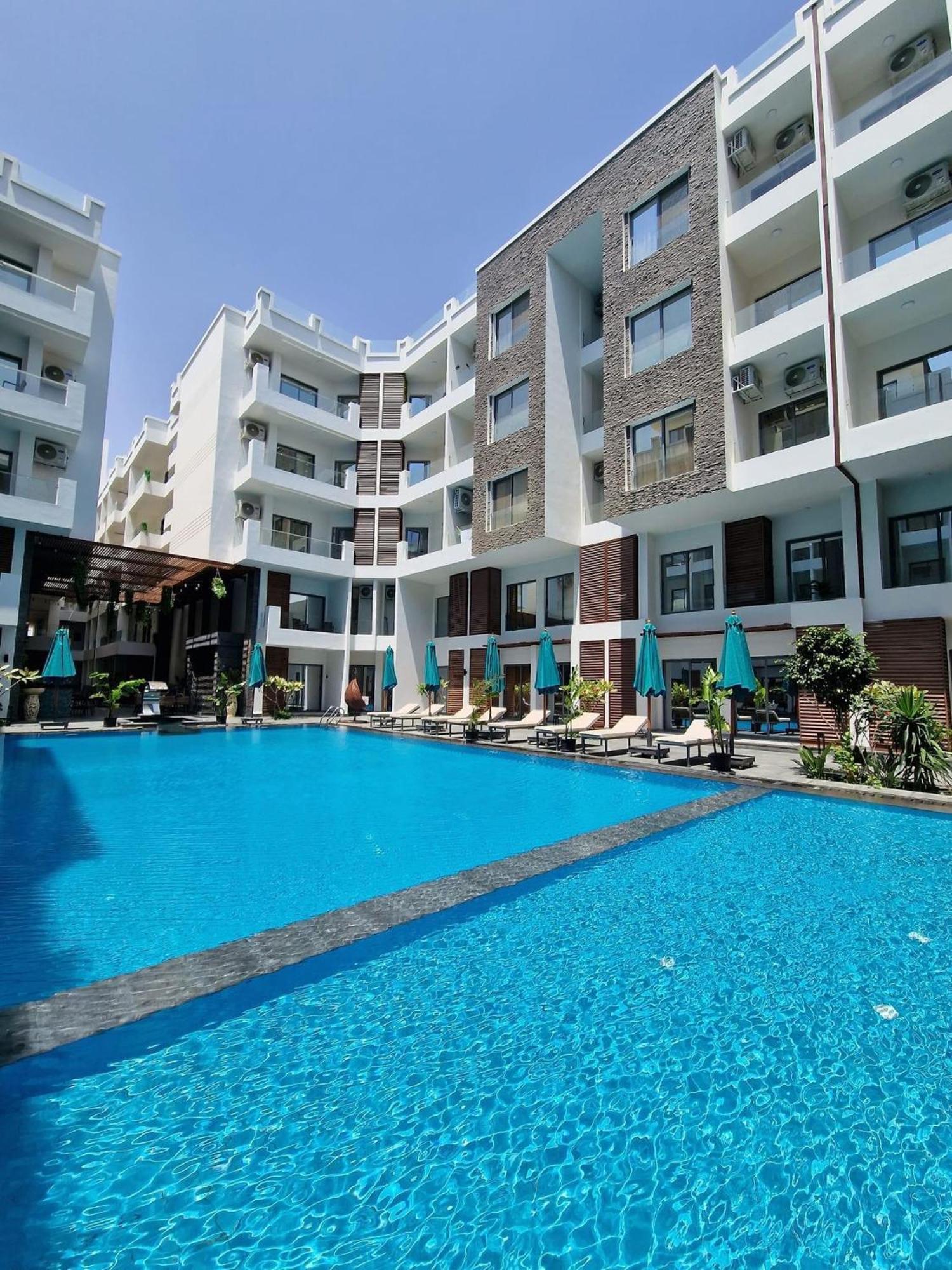Sanctuary Sunlit Hurghada Haven With 4 Pools, Rooftop Sunsets & Gourmet Bites Steps Away Kültér fotó